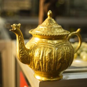 An ornamental kettle of pure gold